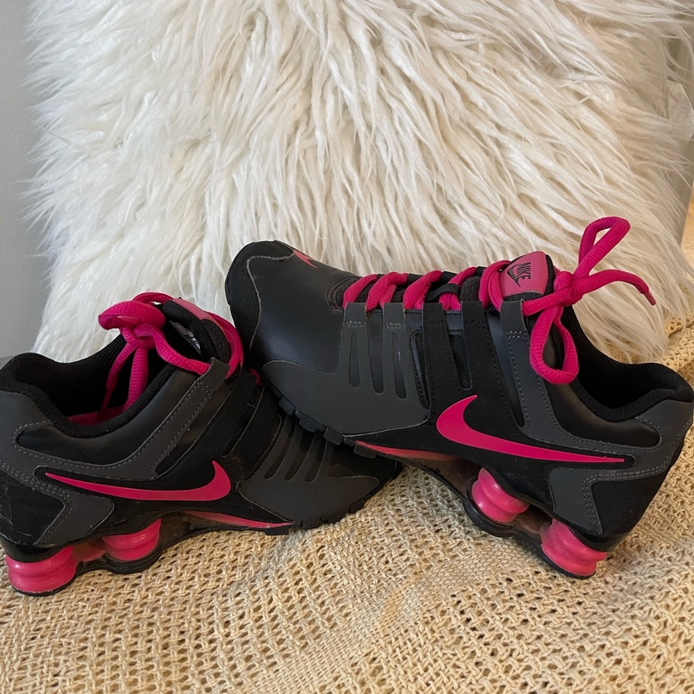 Nike shox pink and black size 6
